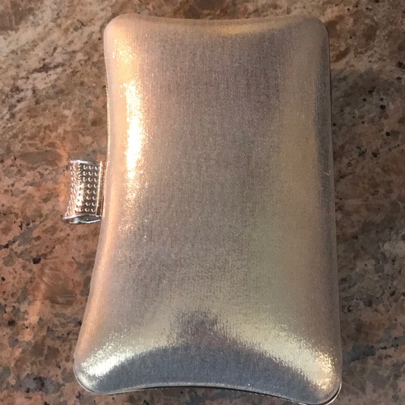 Beautiful clutch - Picture 3 of 6